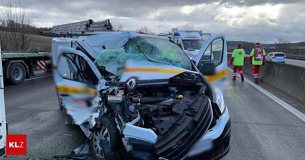 Westautobahn War Gesperrt Zwei Lkw Zwei Klein Lkw Und Acht Autos In