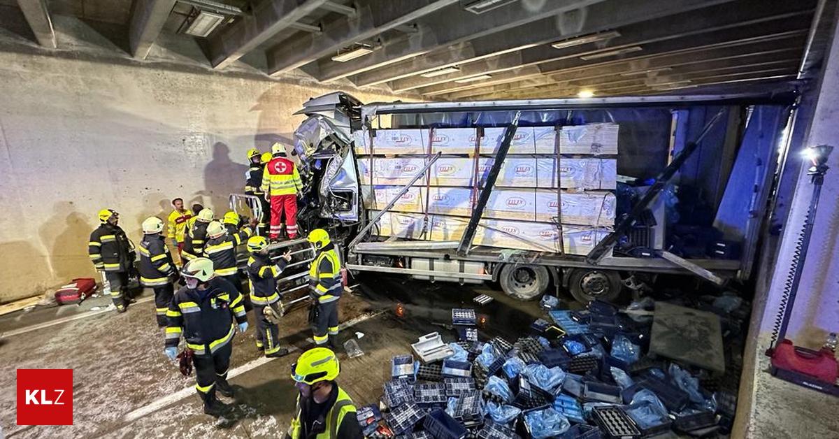 Lenker Eingeklemmt Lkw Brannte In Unterflurtrasse Auf A10