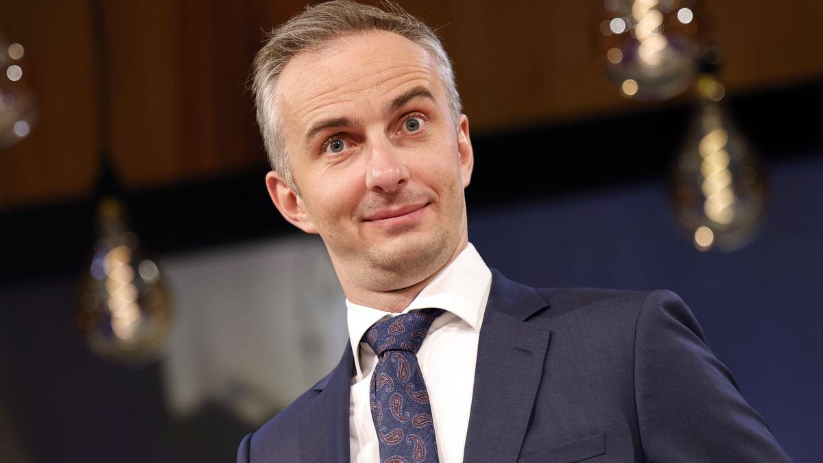 Zdf Magazin Royale B Hmermann K Ndigt Neue Staffel An Seitenhiebe