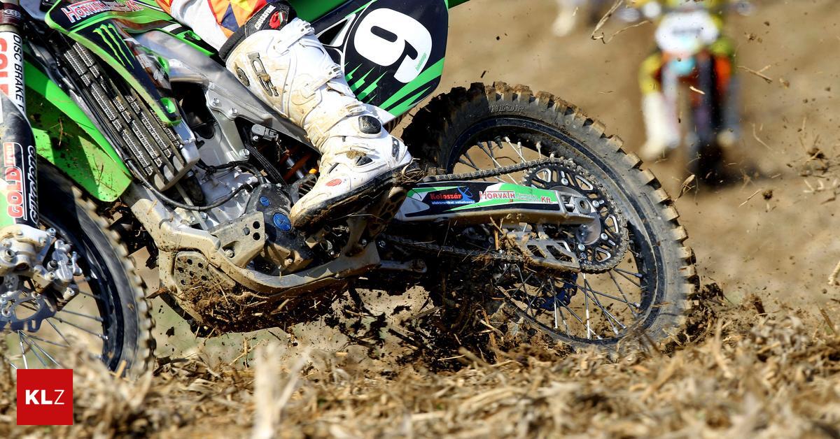 Verfolgungsjagd Motocross Fahrer bei Flucht vor der Polizei gestürzt