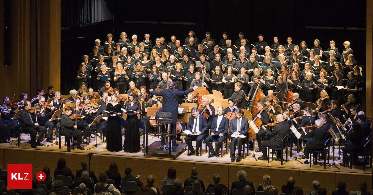 Umjubelte Auff Hrung Zwei Ch Re Zwei Orchester Und Solisten Zeigen