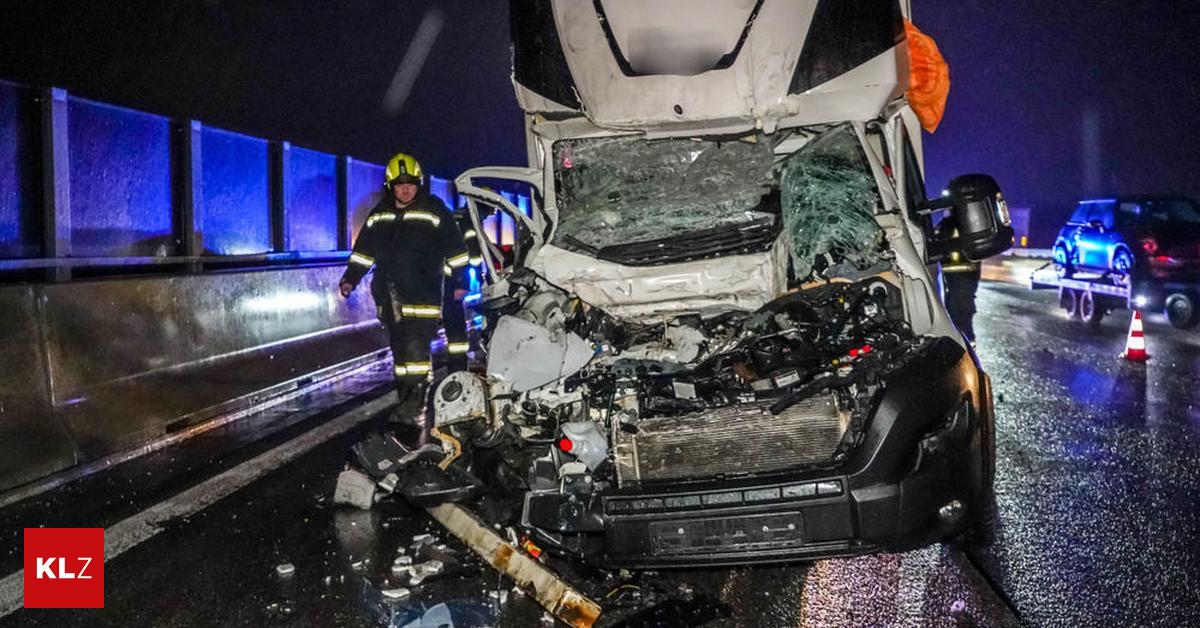 Schwerer Unfall Auf Westautobahn Kleinlaster F Hrt Auf Sattelzug Auf