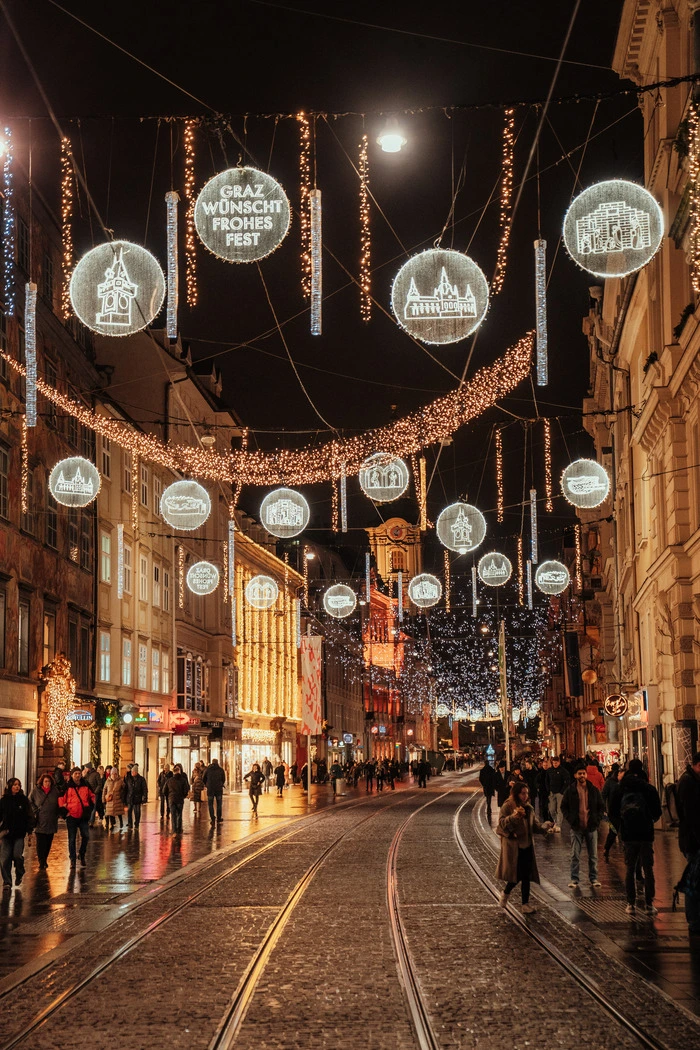 Seit 21. November leuchten die Grazer Innenstadt wie auch das Umland wieder in goldigen Tönen