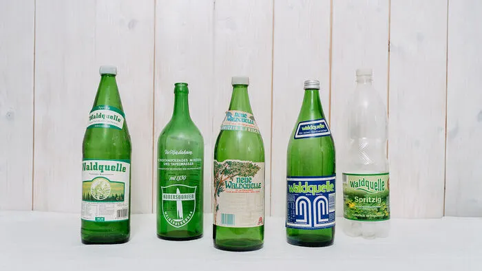Historische Waldquelle-Designs im Vergleich