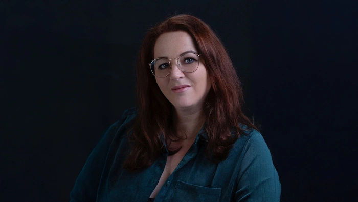 Professionelle Passbilder und Bewerbungsfotos entstehen im Fotostudio Fotografie Monika Aigner in Greifenburg unter kontrollierten Lichtbedingungen.