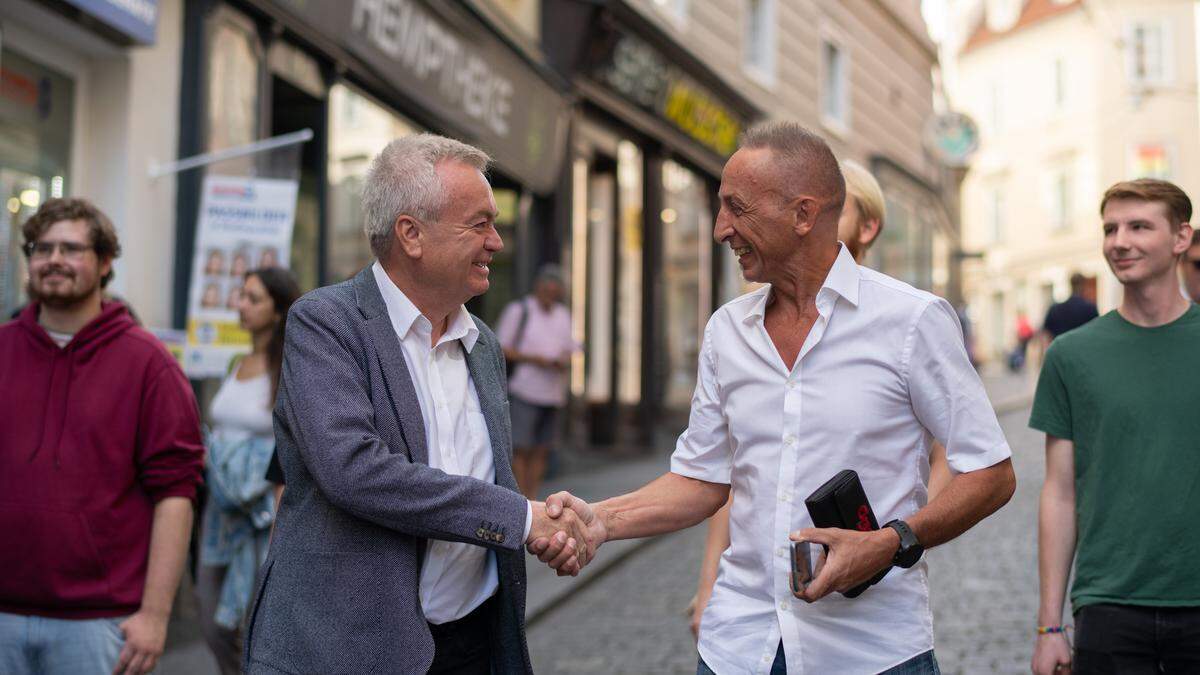 Auf seiner Wahlkampftour kommt Anton Lang mit der Bevölkerung ins Gespräch