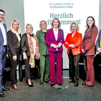 Bei der Business Stage presented by EY zum Thema „Fachkräftemangel neu gedacht - wie Unternehmen jetzt Talente gewinnen und halten“ 