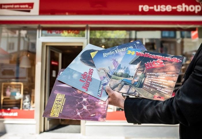 In den re-use-shops gibt es gebrauchte Produkte zu erstehen. 