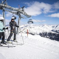 Im Hochpustertal warten sonnige Skitage auf Sie
