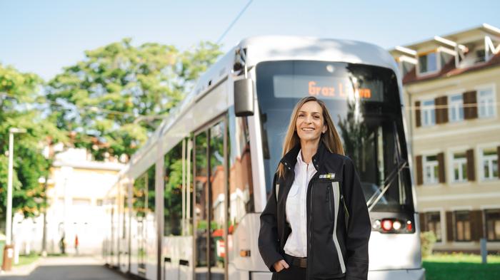 Livia Fabian bringt ihre Fahrgäste mit der Straßenbahn sicher durch Graz