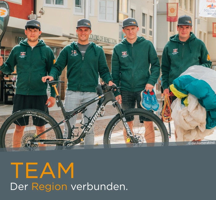 Teamfoto „Der Region verbunden“