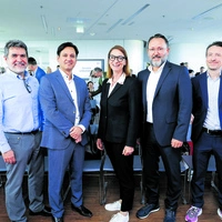 Bei der Diskussion rund um KI: Kurt Siegl, Vice President Solutions, Magna International, Michael Aschenbrenner, Vice President IT bei der Andritz AG, Xenia Daum, Geschäftsführerin der Kleinen Zeitung, Ulfried Paier, GF GBG Service der GRAWE Bankengruppe sowie Peter Dengg, Managing Director Accenture Österreich