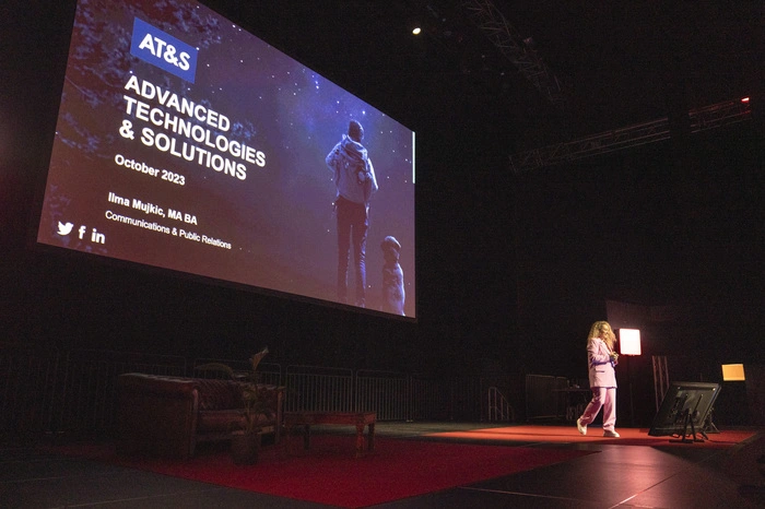 Ilma Mujkic hielt einen Talk zum Thema „Wenn Jobsuche bloß nicht so Hardware“