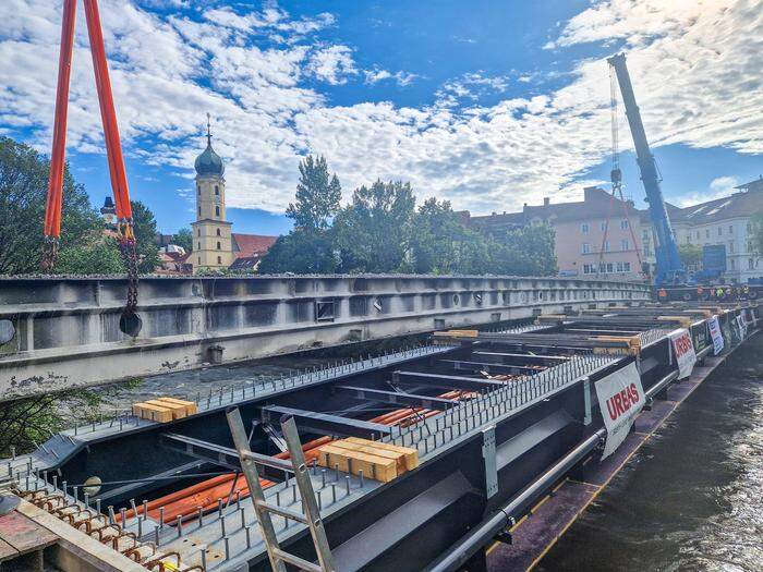 Auf der Baustelle bei der Tegetthoffbrücke wird mit Hochdruck gearbeitet