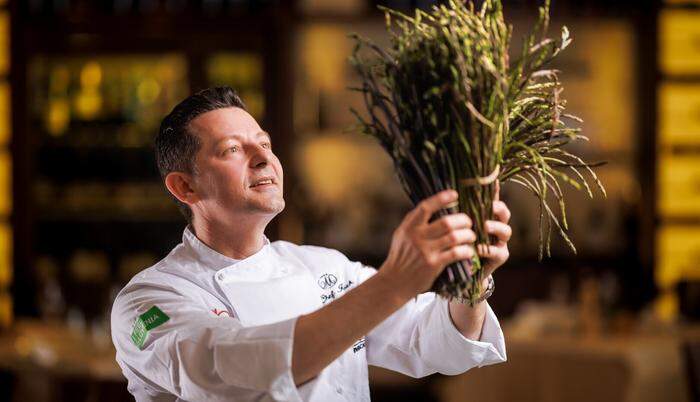 Im Restaurant des Hotel Marina genießen Sie Menüs von Chefkoch Ivica Evačić 