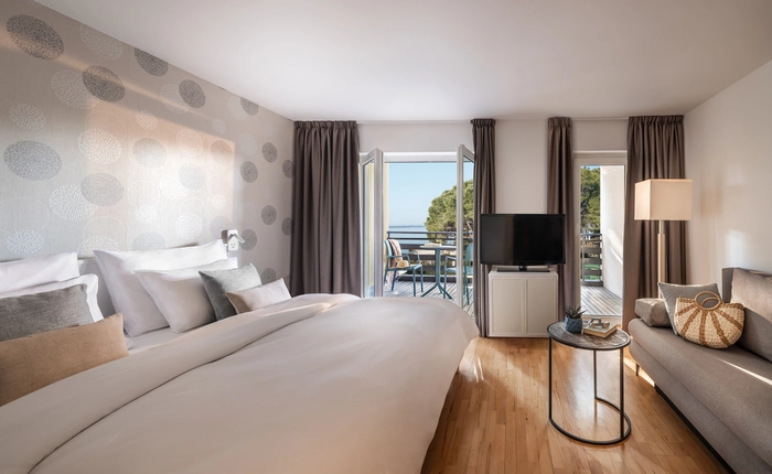 Die frisch renovierten Zimmer verbinden mediterranes Flair mit modernem Komfort