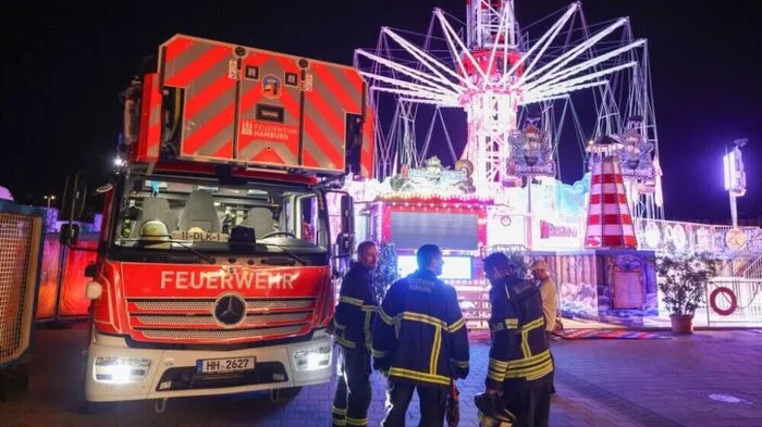 Rettungseinsatz in Hamburg: Menschen hingen in defektem Karussel fest