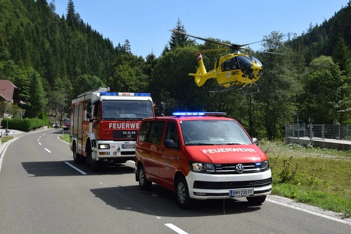 Die Frau wurde erstversorgt und mit dem Hubschrauber ins LKH Leoben geflogen