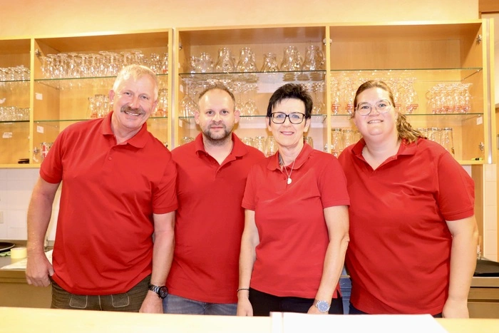 Für Snacks und Getränke sorgte die Werkskapelle Veitsch