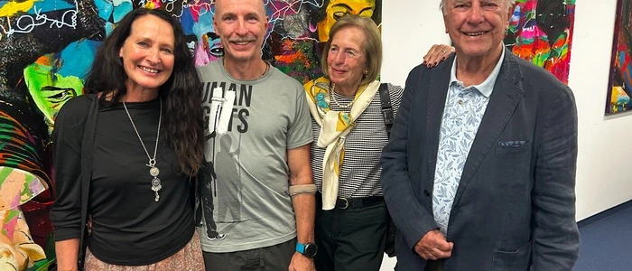 Der Künstler Christoph Rothwangl mit Partnerin Katrin Schön und seinen Eltern