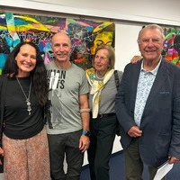 Der Künstler Christoph Rothwangl mit Partnerin Katrin Schön und seinen Eltern