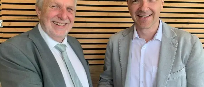 Hannes Koudelka (li.) übergibt die Führung der Landesinnung der Maler und Tapezierer an Franz Konrad