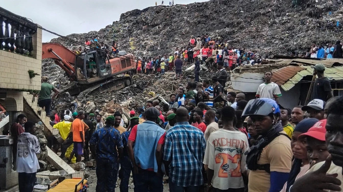 Mülldeponie rutschte in Guinea auf Siedlung: 30 Tote