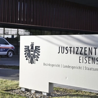 Der 17-Jährigen wird Tötung eines Kindes bei der Geburt vorgeworfen
