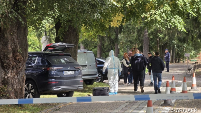 In this handout photograph taken and released by Gazeta Jaroslawska on September 24, 2026, Polish law enforcement officers work at the site of a knife attack in Jaroslaw, eastern Poland. A Ukrainian man has been detained for attacking five people with a knife on the grounds of an abbey in eastern Poland, killing one, authorities said on September 24, 2026. (Photo by Handout / GAZETA JAROSLAWSKA / AFP) / RESTRICTED TO EDITORIAL USE - MANDATORY CREDIT "AFP PHOTO / GAZETA JAROSLAWSKA" - HANDOUT - NO MARKETING NO ADVERTISING CAMPAIGNS - DISTRIBUTED AS A SERVICE TO CLIENTS