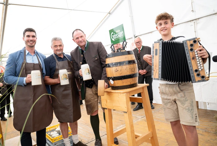 Bieranstich beim Jubiläumsfest