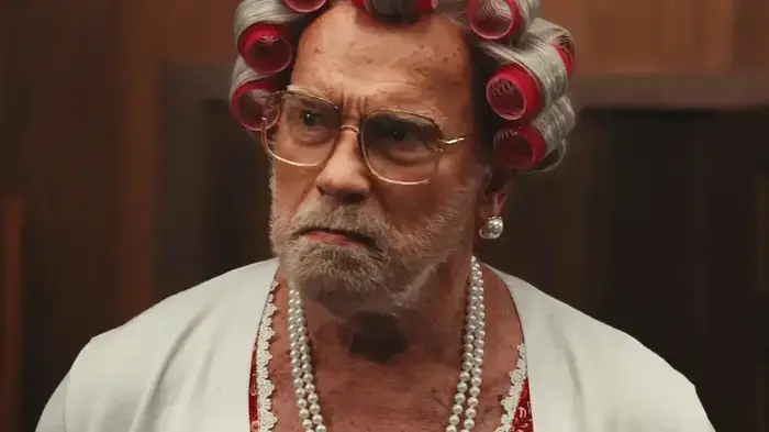 Fesch, fesch! Arnie als Oma