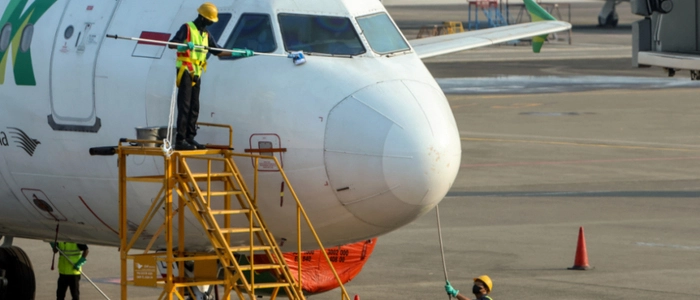 Flugzeuge werden überprüft
