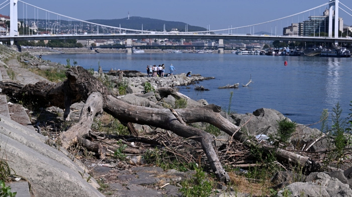 Tiefe Wasserstände der Donau in Budapest