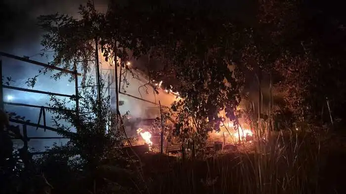 Als die Feuerwehr eintraf, stand die Hütte schon in Vollbrand
