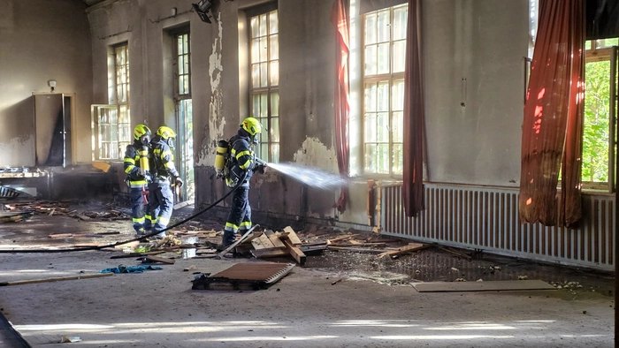 Der Fußboden im Saal des Eisenhofes begann zu brennen