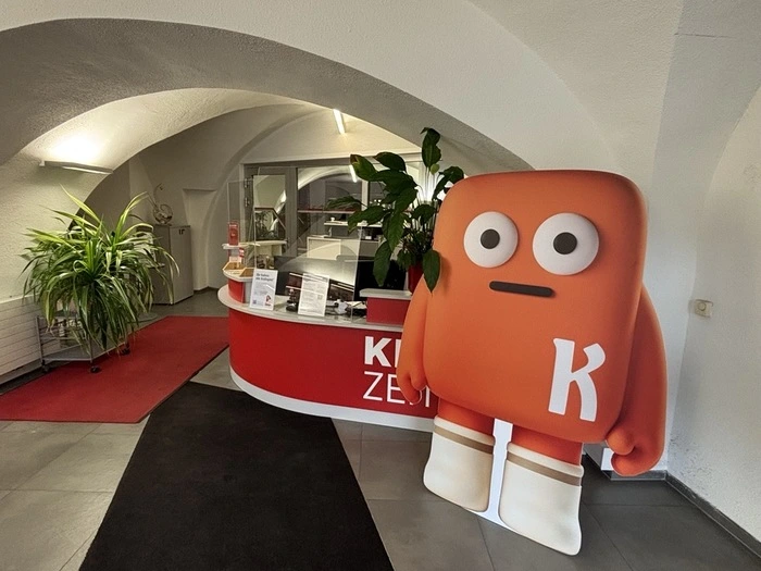 Auch Koini heißt Sie im Regionalbüro willkommen