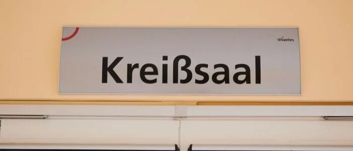 Kleines Mädchen erlitt durch Unfall bei Geburt Schädelbruch
