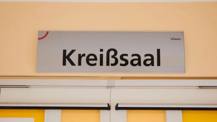 Kleines Mädchen erlitt durch Unfall bei Geburt Schädelbruch