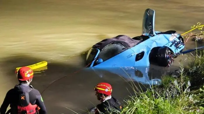 Das Auto stürzte bei Zell am See ins Wasser und versank, der Fahrer war alkoholisiert