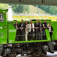 Und los geht‘s: Geschäftsführer Enzo Zadra (2. v. l.) mit den Ehrengästen, unter anderen LAbg. Cornelia Izzo, Verkehrslandesrätin Claudia Holzer, Brucks Bürgermeisterin Susanne Kaltenegger, Wirtschaftslandesrat Willibald Ehrenhöfer und anderen mehr