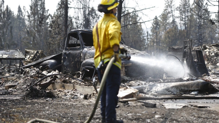 Die Feuerwehren sind nun wieder in Kalifornien und Nevada gefordert