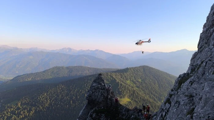 Hubschrauber bei Berg