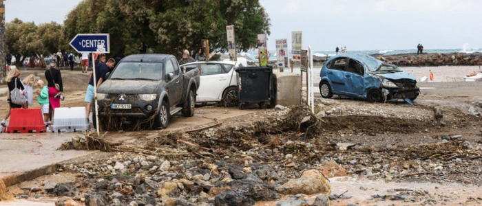 Bei Unwettern beschädigte Autos auf der Insel Kreta