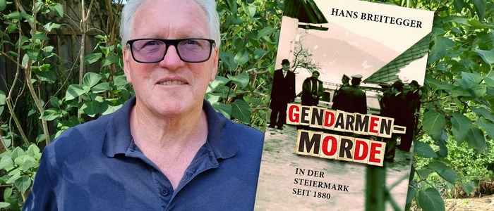 Der Autor mit Buch