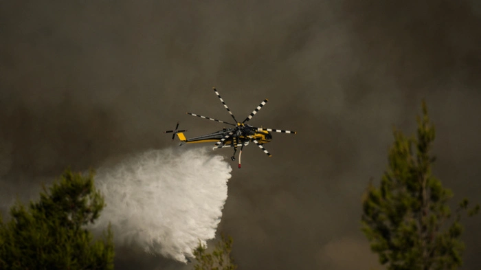 Löschhubschrauber bei Waldbrand nahe Athen abgestürzt