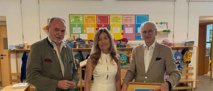 Übergabe der Zahlenbox der Rotarier im Pfarrkindergarten Langenwang an Leiterin Sigrid Rothwangl