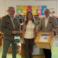 Übergabe der Zahlenbox der Rotarier im Pfarrkindergarten Langenwang an Leiterin Sigrid Rothwangl