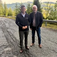 Straßenbaureferent Martin Gruber (links) auf der Knappenberger Straße
