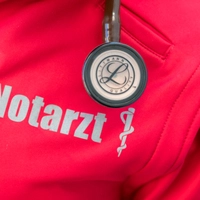 Nach der Erstversorgung wurde der Mann ins Spital gebracht