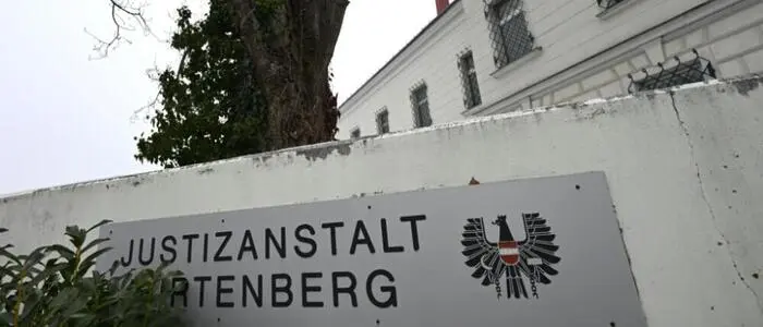 Via Signal kommunizierte der Insasse der JA Hirtenberg mit Verkäufern